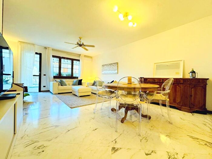 Casa con 6 locali in affitto in Via XX Settembre, Roma Imperiale, Forte dei Marmi