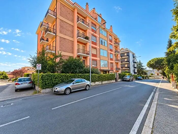 Appartamento quadrilocale in vendita in Via Monfalcone, Viterbo