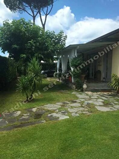 Casa bilocale in affitto in Via Ammiraglio Morin a, Forte Dei Marmi