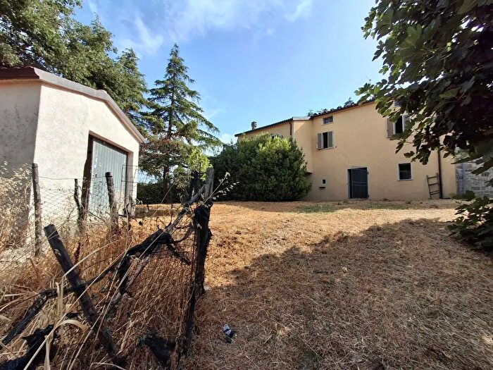 Casa quadrilocale in vendita in Strada Ca' Martino, Maiolo