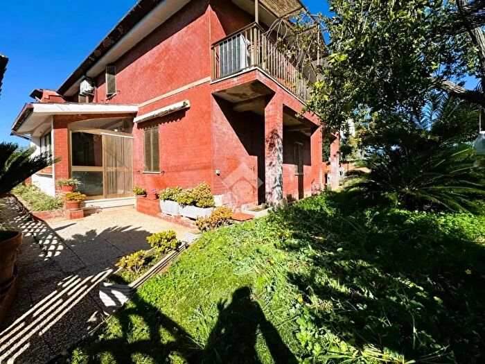 Casa bilocale in vendita in Via Archimede, Cisterna Di Latina