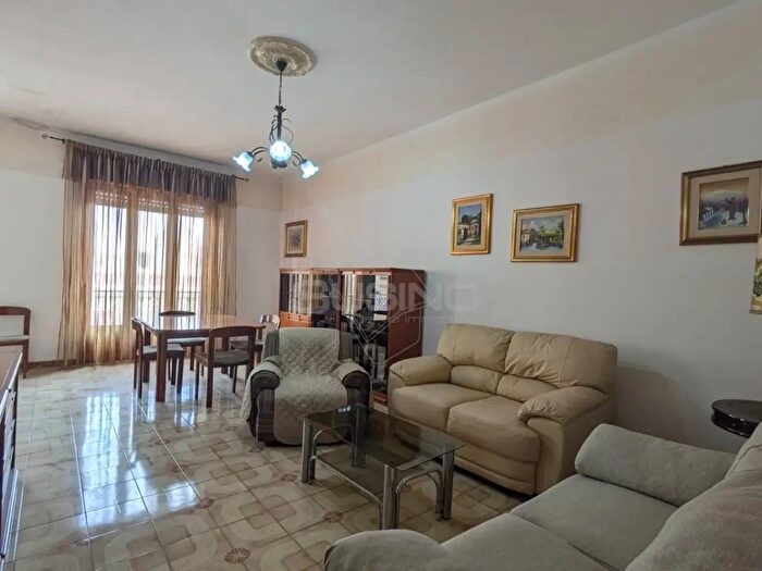 Appartamento con 5 locali in vendita in Via Vittorio Emanuele, Canicattini Bagni