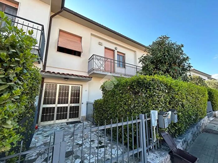 Appartamento con 5 locali in vendita in Via Giuseppe Ferrari, Pisa