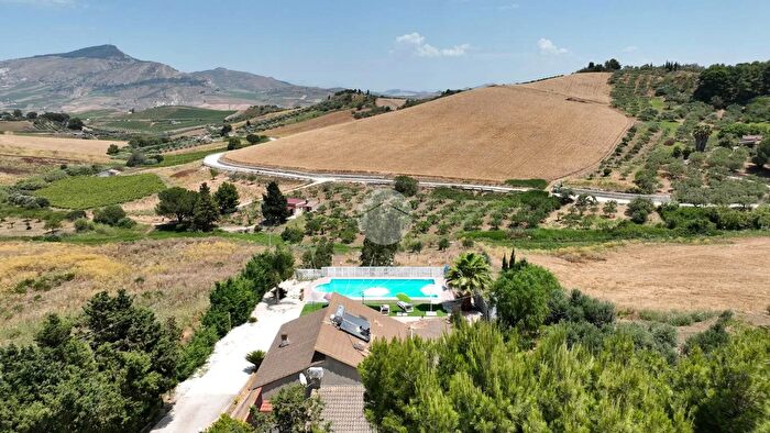 Casa quadrilocale in vendita in Via Sp, Calatafimi