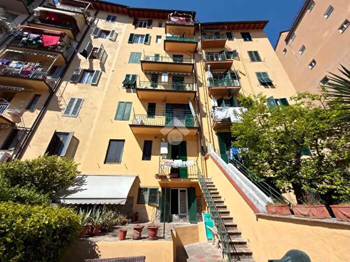 Appartamento quadrilocale in vendita in Via Sallustio Bandini, Firenze