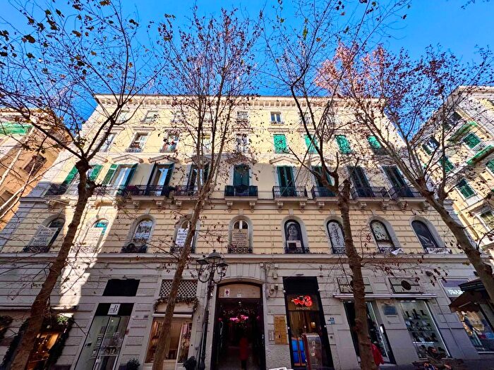 Appartamento trilocale in affitto in Via Alessandro Scarlatti, Vomero, Napoli