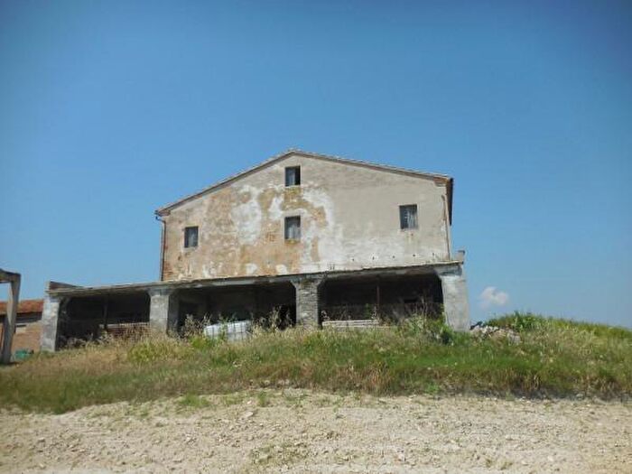 Casa con 6 locali in vendita in Strada Provinciale, Belvedere Ostrense