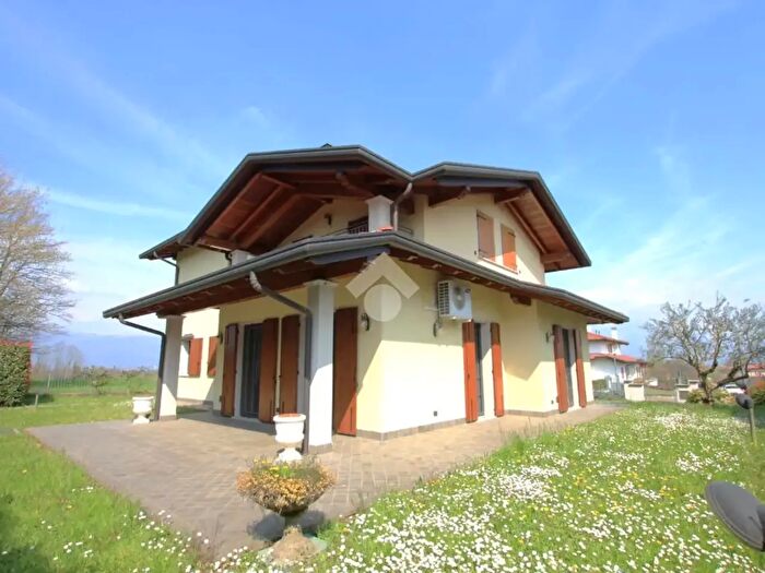 Casa con 5 locali in vendita in Via Belvedere, Garbagnate Monastero