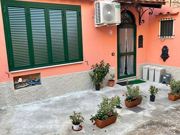 Appartamento trilocale in affitto in Via Roma, Centro, Massa Lubrense