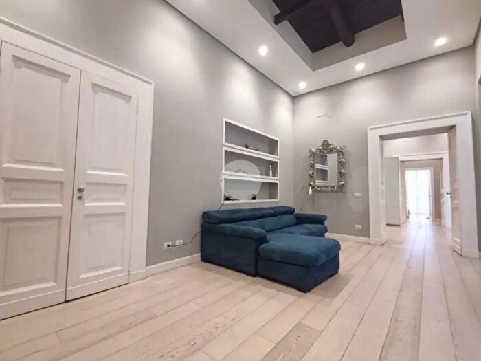Appartamento con 5 locali in affitto in Via Correra Francesco Saverio, Napoli
