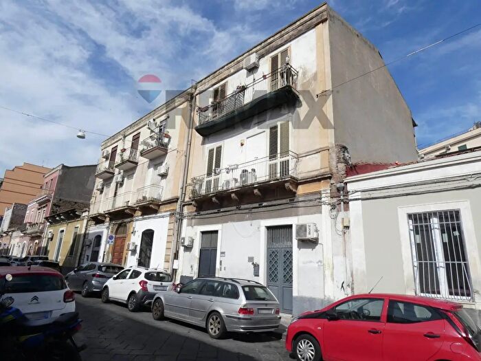 Appartamento trilocale in vendita in Via Falsaperla, Catania