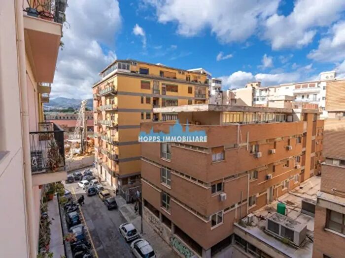 Appartamento con 6 locali in vendita in Via Giuseppina Turrisi Colonna, Palermo