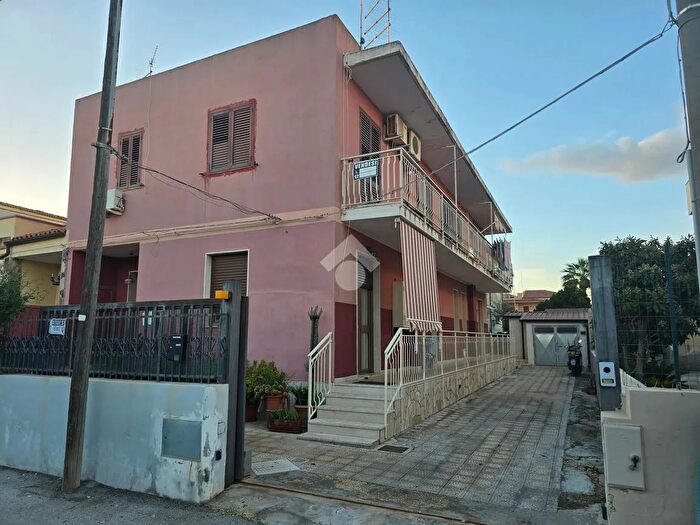 Casa con 5 locali in vendita in Via Barrafranca, Siracusa