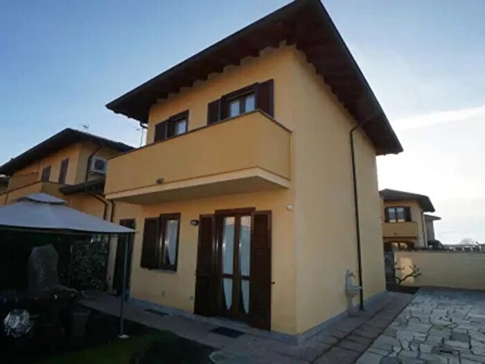 Casa quadrilocale in vendita in Via Carlo Alberto e, Cassolnovo