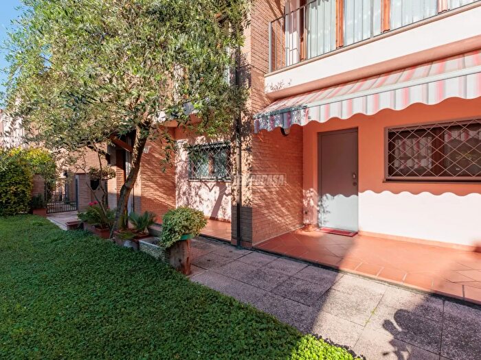 Casa con 6 locali in vendita in Strada Mulattiera, Collecchio