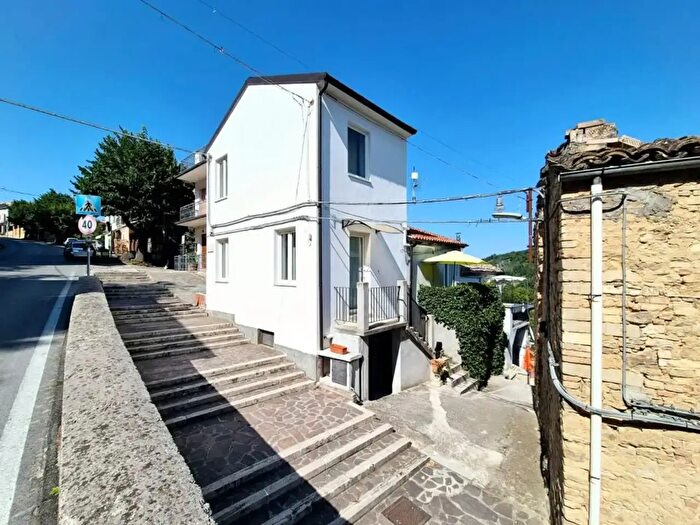 Appartamento quadrilocale in vendita in Cesare Battisti, Filetto