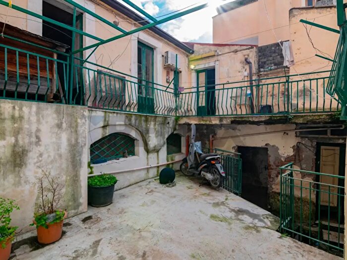 Casa con 5 locali in vendita in Via Peloro, Acireale