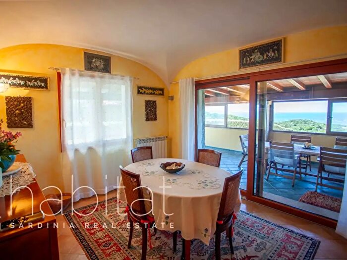 Casa con 10 locali in vendita in Santa Teresa Gallura