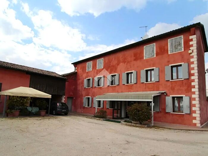 Casa con 5 locali in vendita in Via Monte Grappa, Caerano Di San Marco