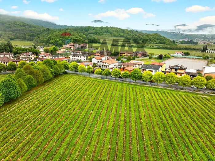 Casa con 8 locali in vendita in Via Redipuglia, Provaglio DIseo