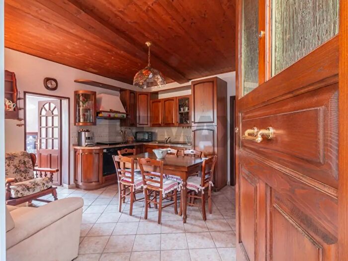 Appartamento trilocale in vendita in Via del Fiore, Ischia Di Castro