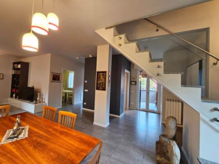 Casa con 6 locali in vendita in Via Bitonto, Milano