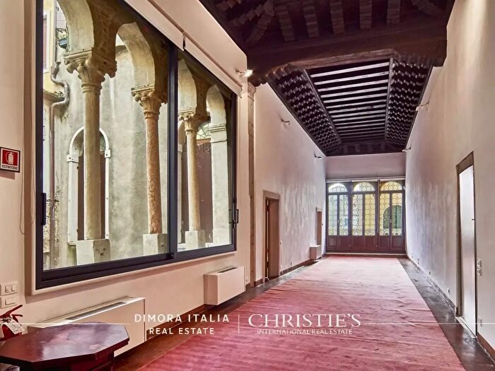 Appartamento con 10 locali in vendita in Venezia