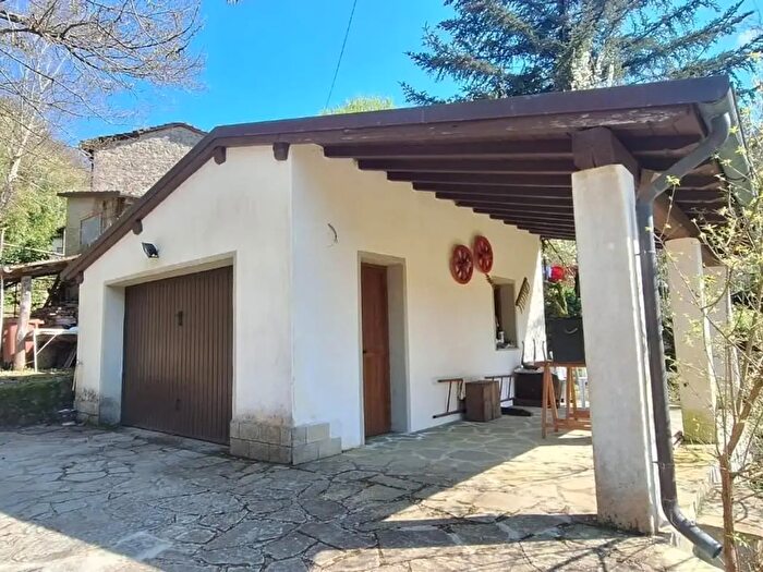 Casa quadrilocale in vendita in Bagni Di Lucca