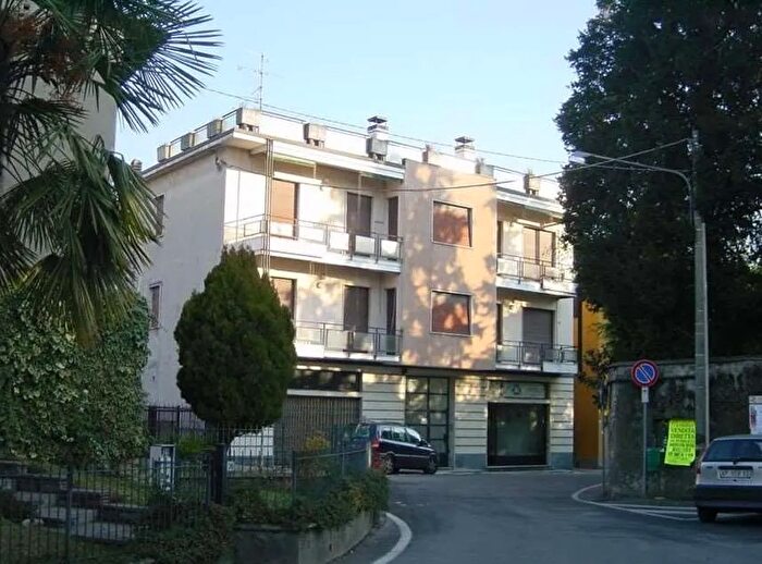 Casa con 10 locali in vendita in Via Carcano, Vertemate Con Minoprio
