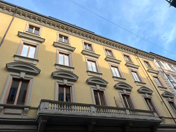 Appartamento con 6 locali in affitto in Via della Rocca, Torino