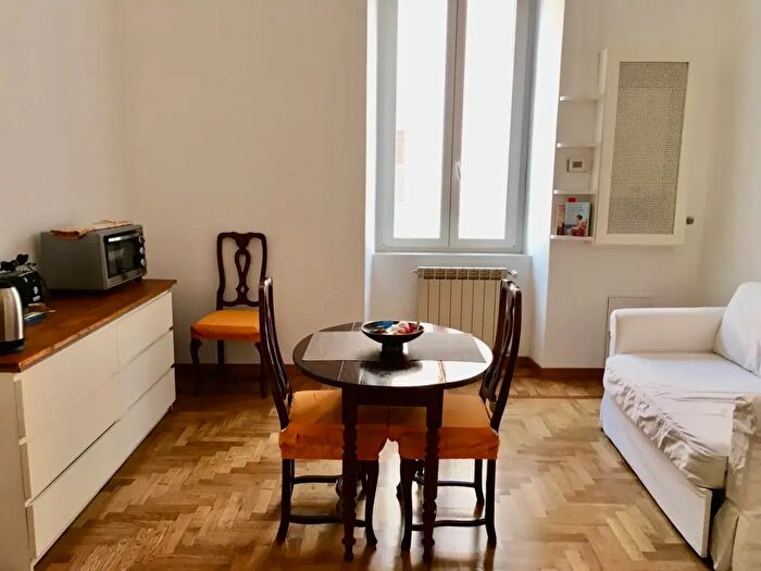 Appartamento quadrilocale in vendita in Via dei Marsi, Roma