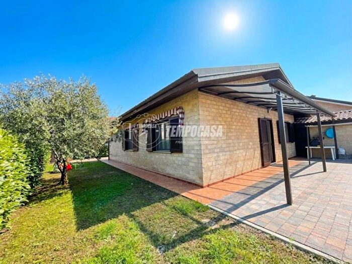 Casa quadrilocale in vendita in Via Padova, Volpiano