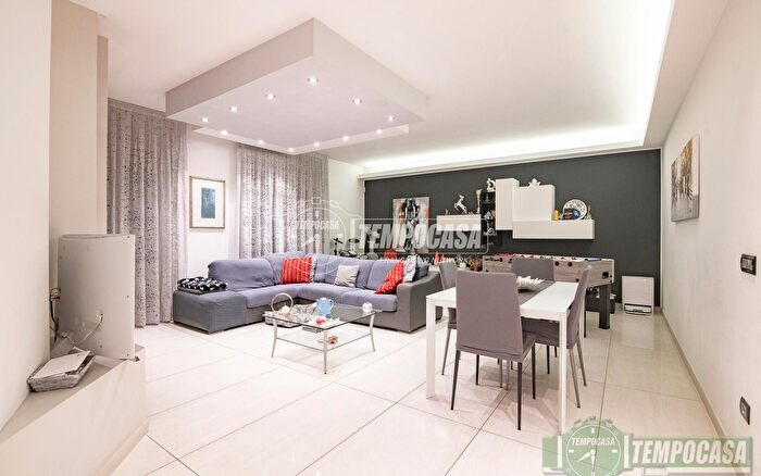 Appartamento con 5 locali in vendita in Via Fratelli di Dio B, Sesto San Giovanni