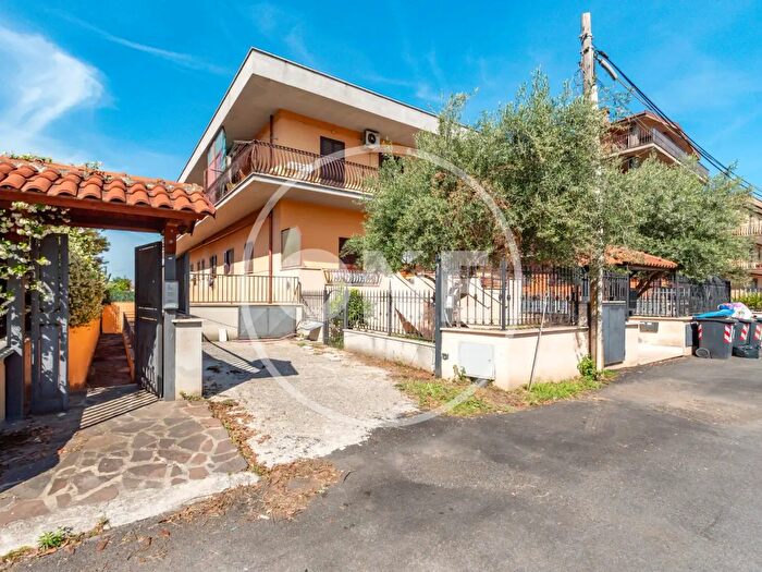 Appartamento bilocale in vendita in Via Samassi, Roma