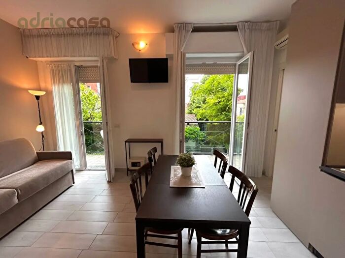 Appartamento trilocale in affitto in Viale Dante Alighieri, Riccione