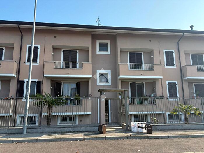 Appartamento trilocale in vendita in Via Giovanni Paolo II, Casorezzo