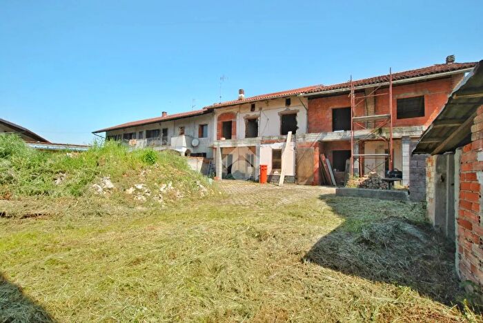 Casa con 13 locali in vendita in Via SantEmiliano, Livorno Ferraris