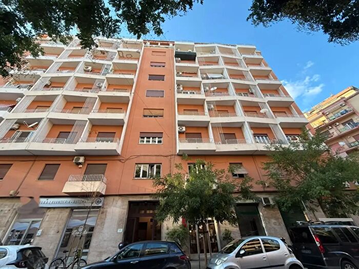 Appartamento trilocale in vendita in Via Filippo Cordova, Palermo