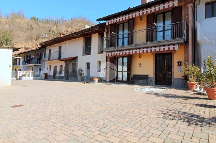 Casa con 9 locali in vendita in Strada San Giacomo, Pocapaglia