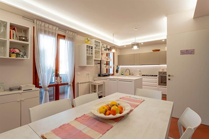 Casa con 10 locali in vendita in Via della Tinaia, Empoli