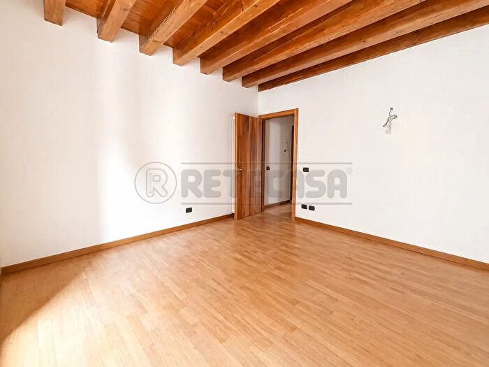 Appartamento bilocale in vendita in Via Mazzini, Schio