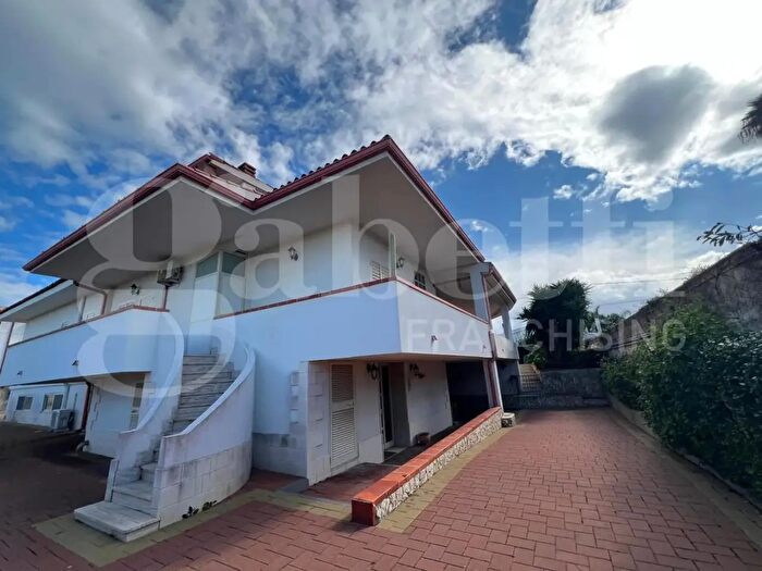 Casa con 12 locali in vendita in Via Lido Sacramento, Siracusa