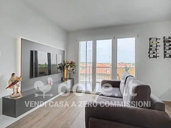 Appartamento bilocale in vendita in Via Pace, Bollate