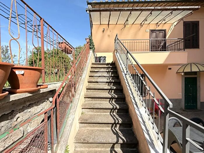 Appartamento trilocale in affitto in Via Osoppo, Viterbo