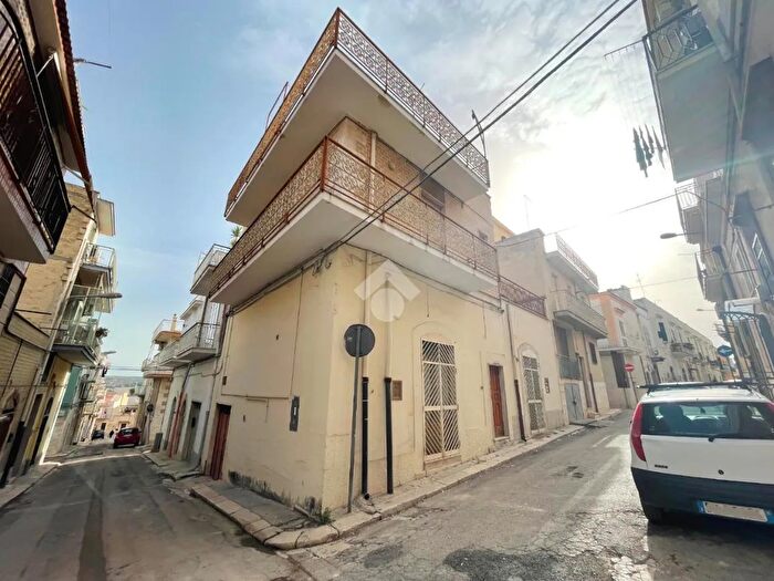 Casa con 5 locali in vendita in Via Roma, Canosa Di Puglia