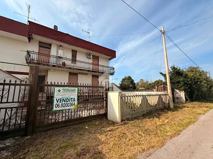 Appartamento trilocale in vendita in Via Stromboli, Aprilia