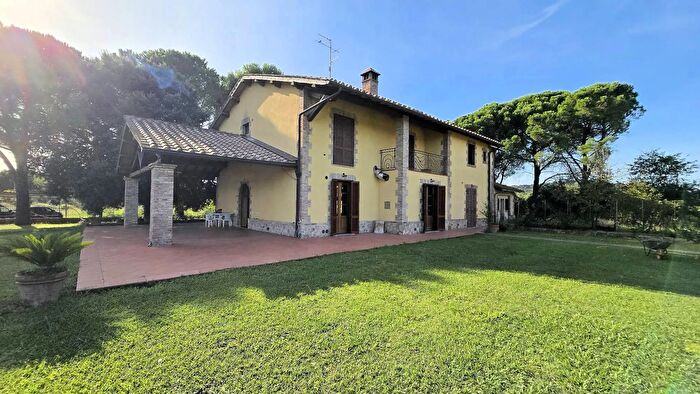 Casa con 10 locali in vendita in Grosseto