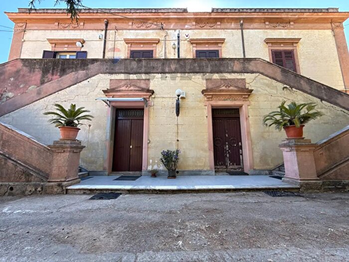 Appartamento con 17 locali in vendita in Via Filippo Pecoraino, Palermo