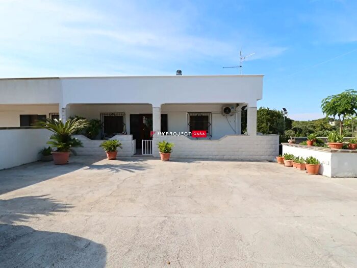 Casa trilocale in vendita in Strada Crispiano, Martina Franca