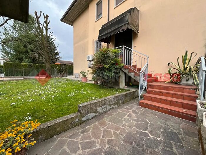 Appartamento con 5 locali in vendita in Trevenzuolo